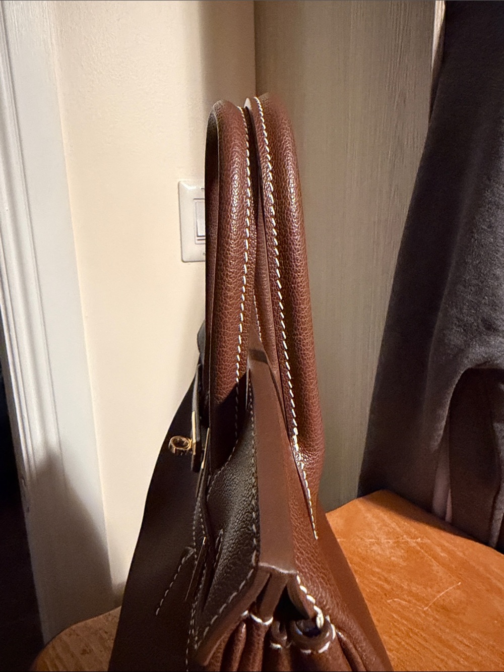 Barenia leather with contrast white stitching - Picture 7 of 17